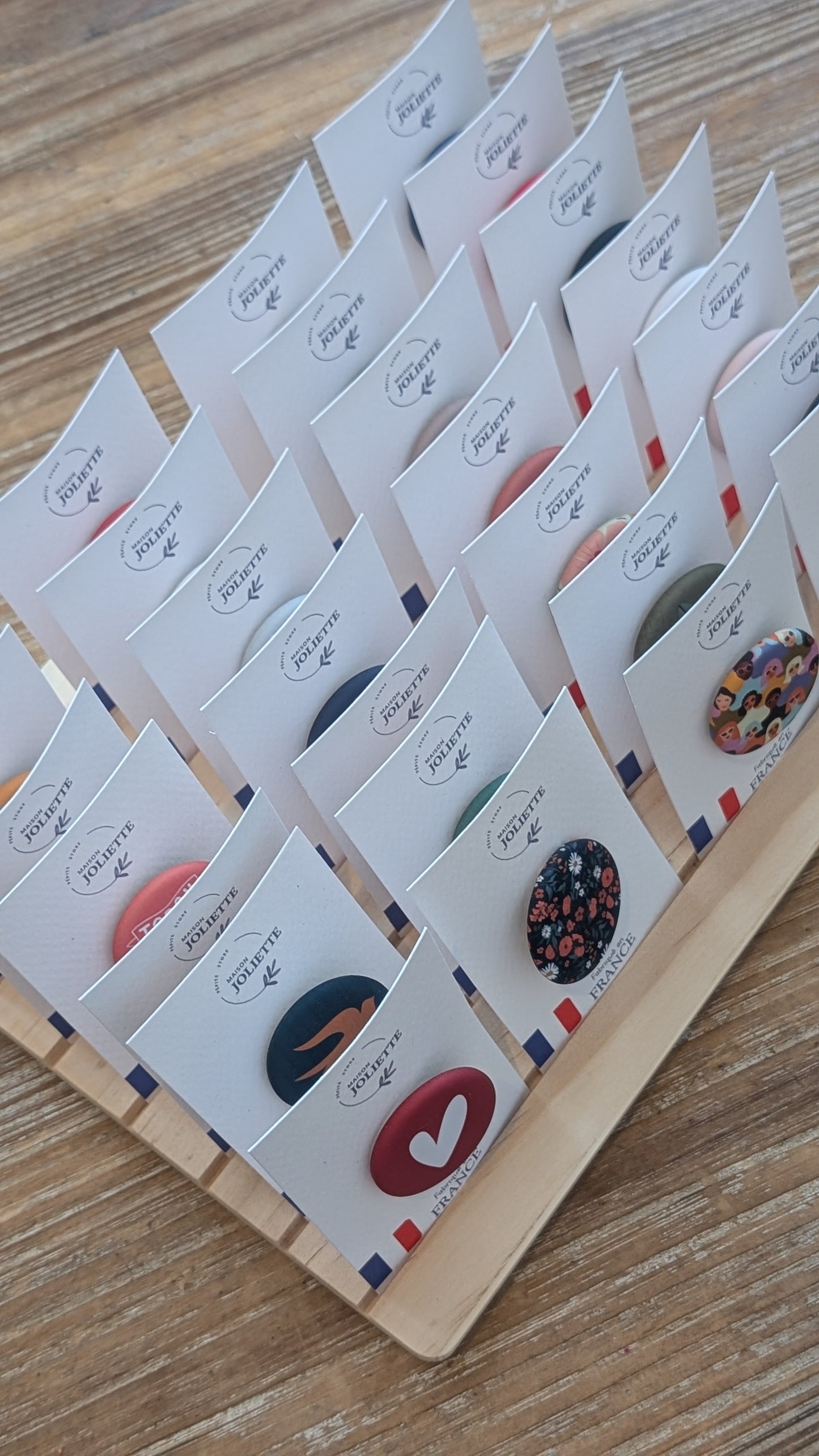 Pack implantation 28 Badges + Présentoir