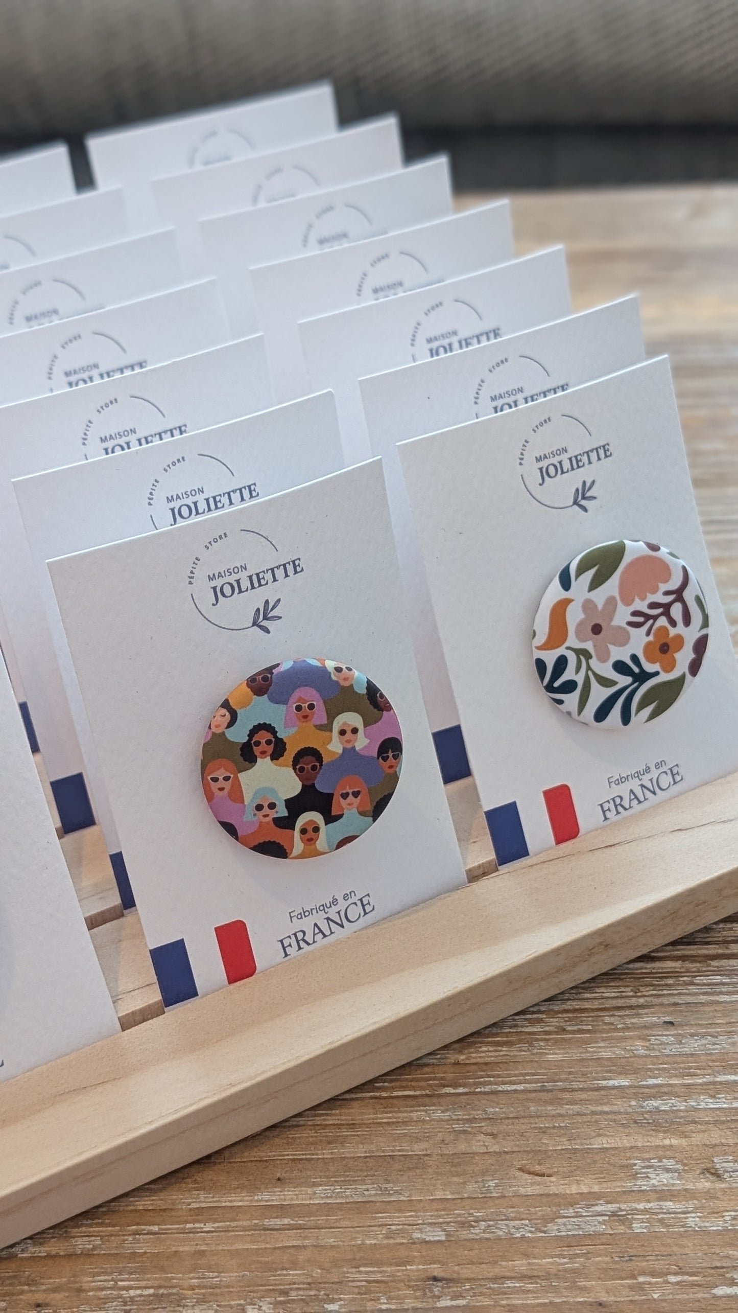 Pack implantation 28 Badges + Présentoir