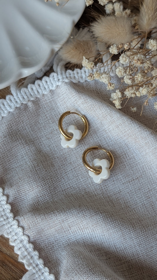 Boucles d'oreilles Méli Mélo "Fleurette" - Crème brillant