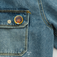 Badge MULTITUDE - Fond jaune